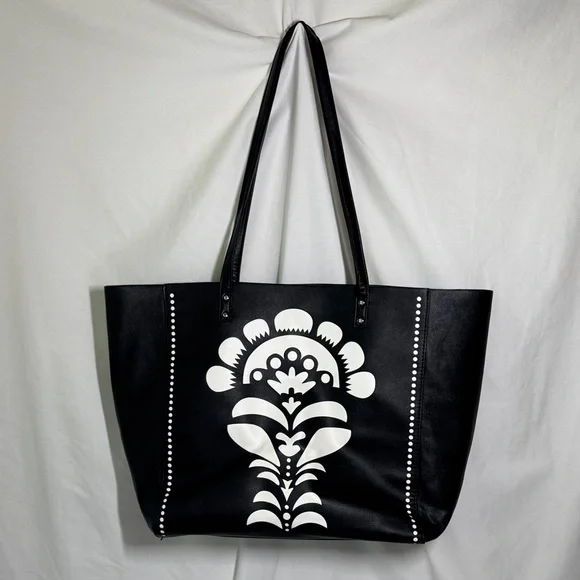 Vera Bradley Black and White Floral Tote - Picture 6 of 7